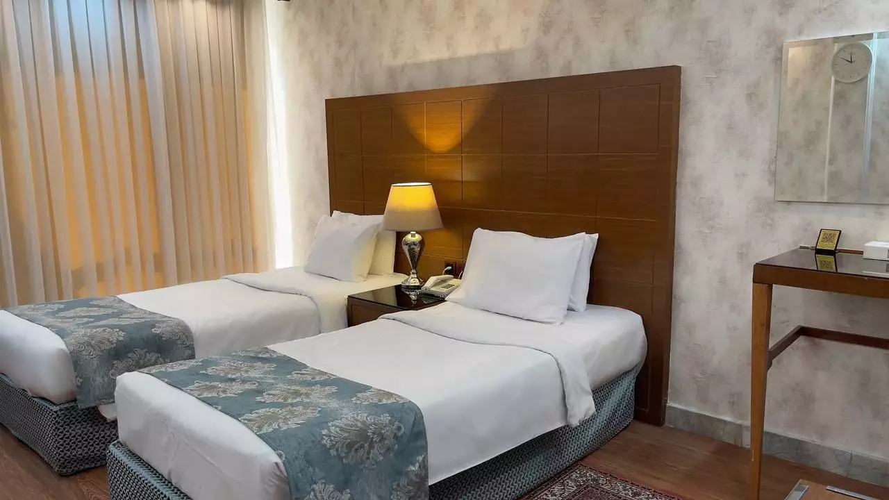 Alibaba https://cdn.alibaba.ir/ostorage/hotel-accommodation-images/67ff5665f6e8766ef96f4c76_سوپریوم روم.webp